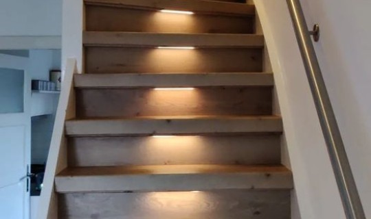 Trenovo laminaat traprenovatie